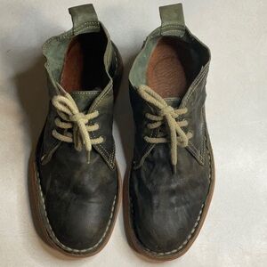 Sundance Casual Olive Green Lace-Up Chukka Boots